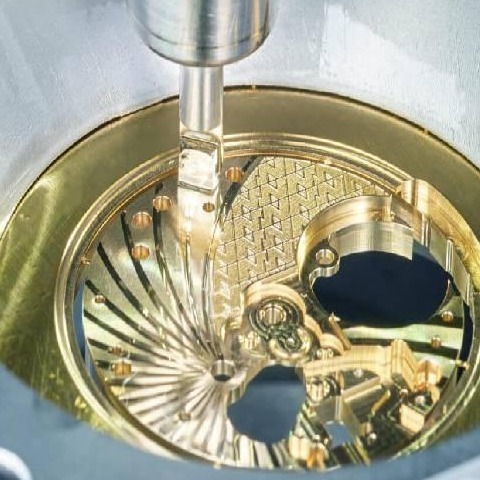 8 Key Precision 2025 CNC Machining Trends